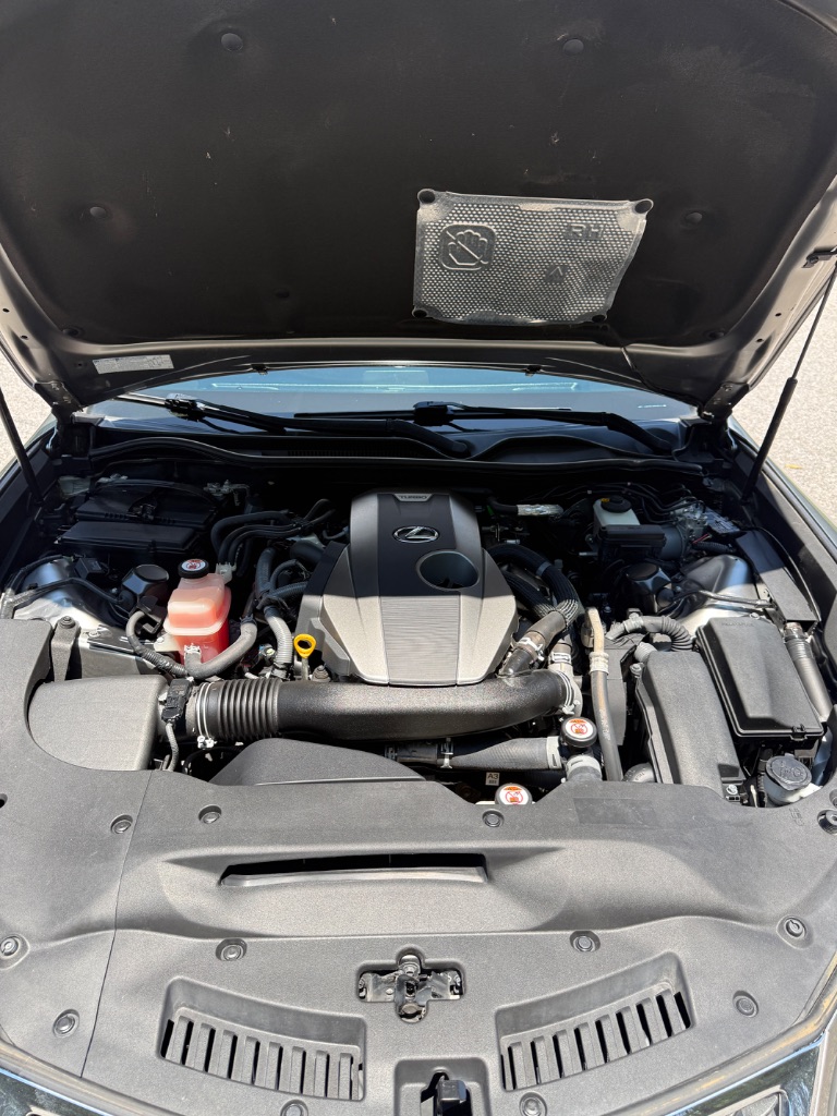 2017 Lexus RC 200t - Photo 16
