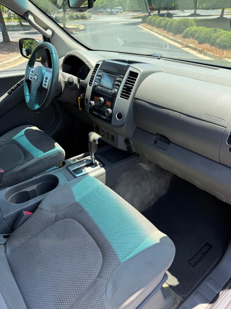 2013 Nissan Frontier SV - Photo 11