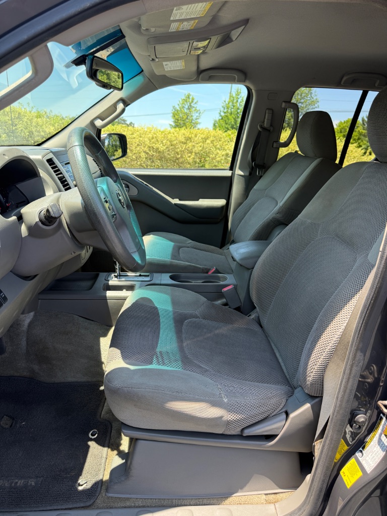 2013 Nissan Frontier SV - Photo 8