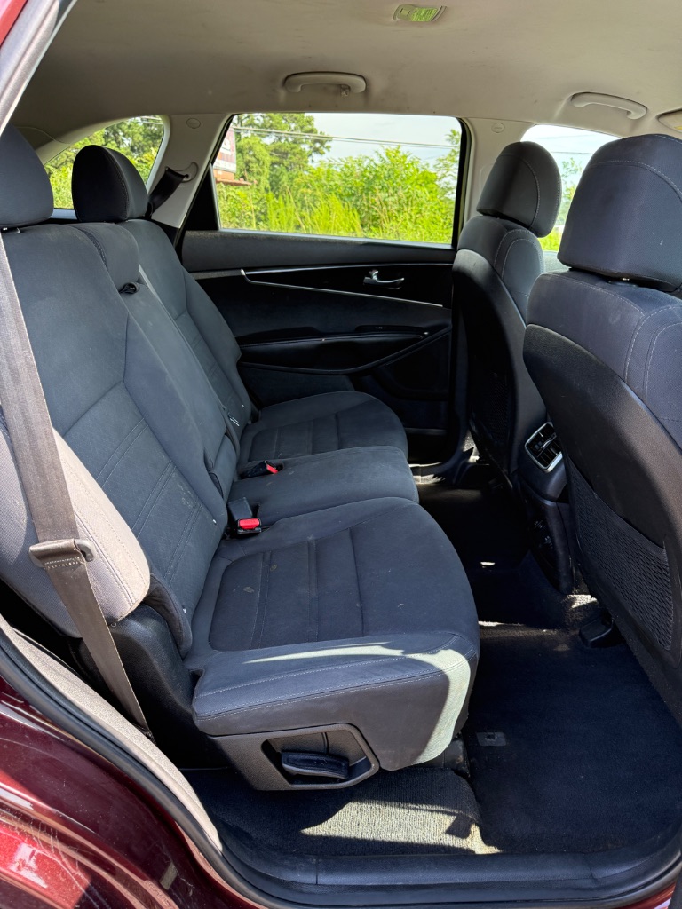 2017 Kia Sorento LX - Photo 13